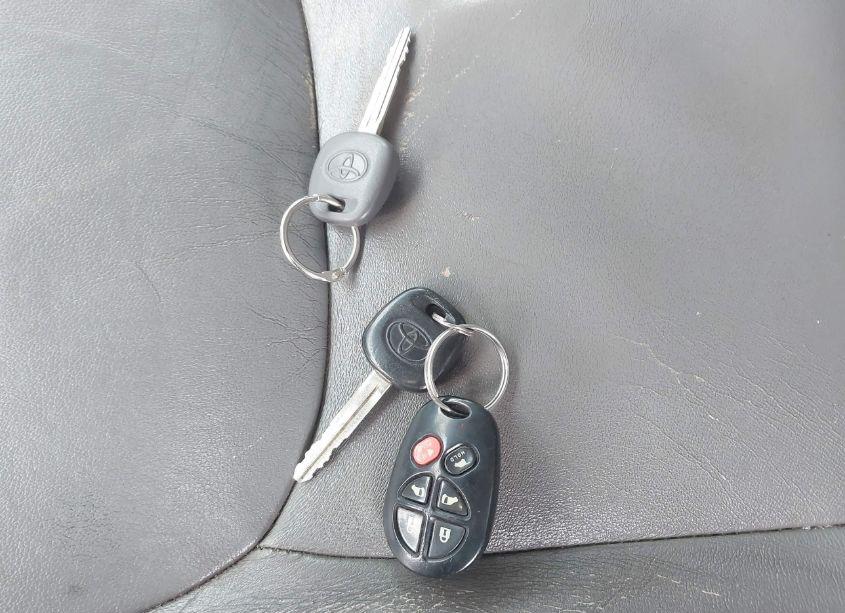 Photo 11 of 2007 Toyota Sienna XLE LIMITED (VIN 5TDBK22C27S004063)