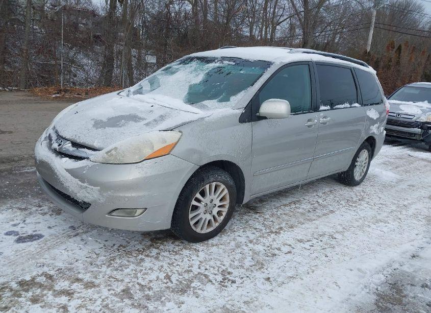 Photo 2 of 2007 Toyota Sienna XLE LIMITED (VIN 5TDBK22C27S004063)