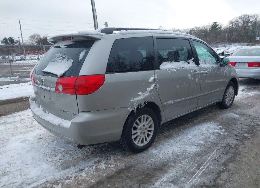 Photo 4 of 2007 Toyota Sienna XLE LIMITED (VIN 5TDBK22C27S004063)