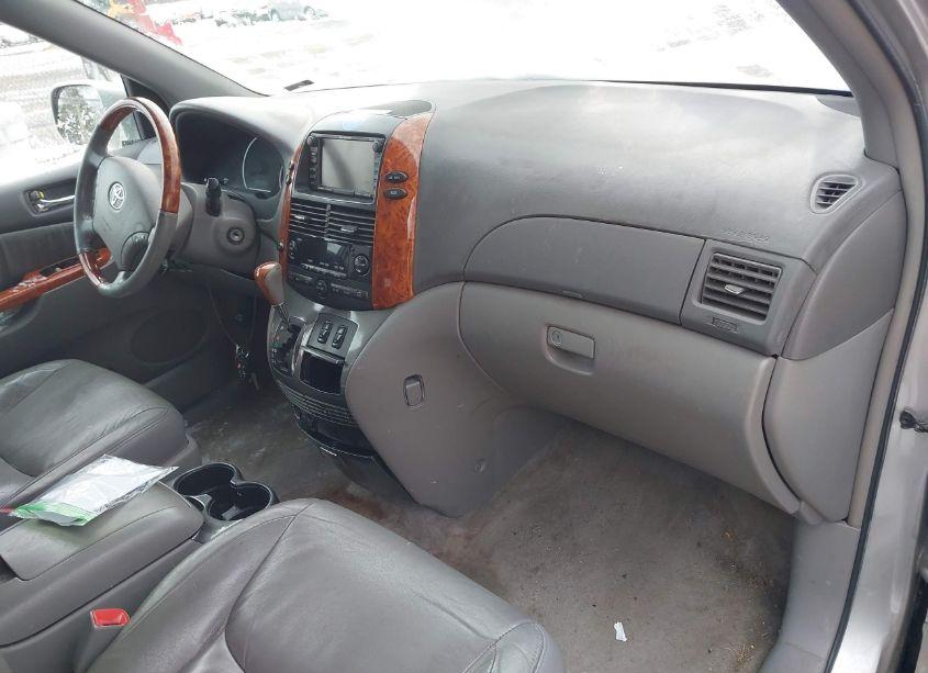 Photo 5 of 2007 Toyota Sienna XLE LIMITED (VIN 5TDBK22C27S004063)