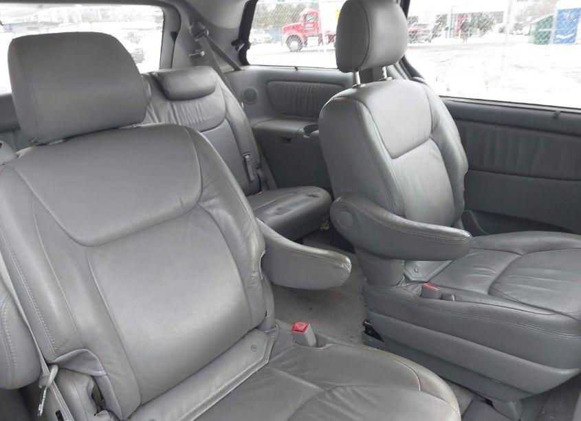Photo 8 of 2007 Toyota Sienna XLE LIMITED (VIN 5TDBK22C27S004063)