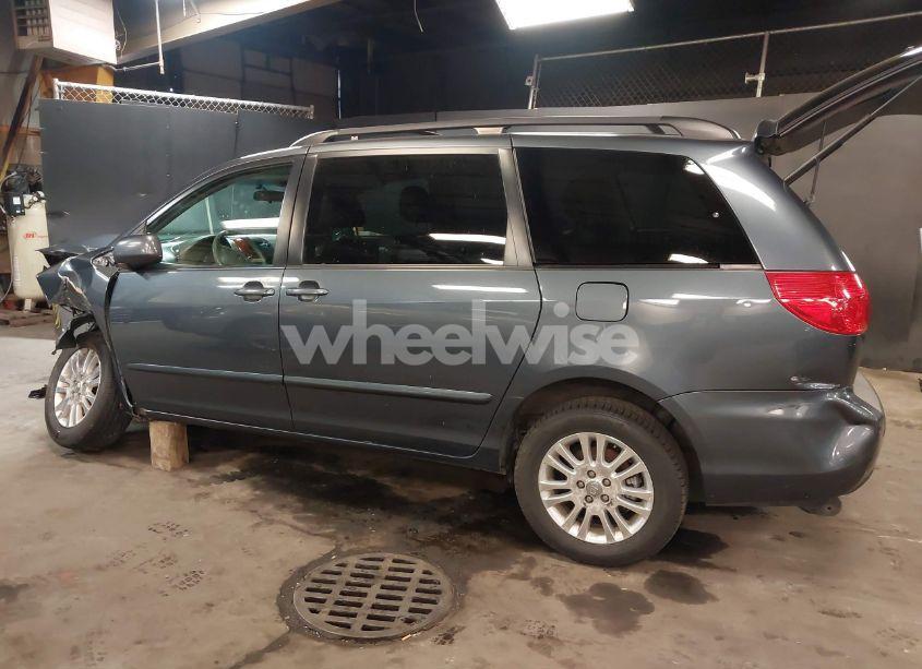 Photo 3 of 2009 Toyota Sienna XLE (VIN 5TDBK22C29S023621)