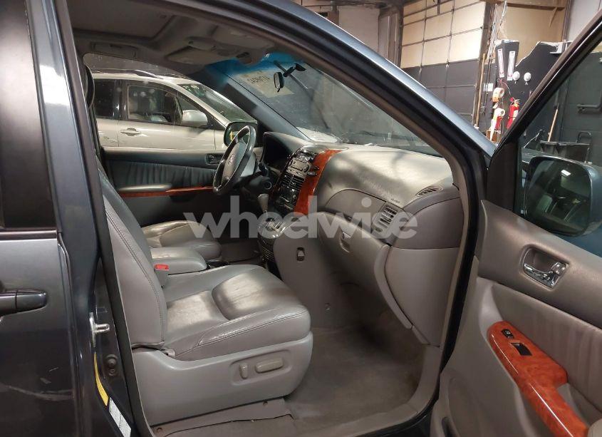 Photo 5 of 2009 Toyota Sienna XLE (VIN 5TDBK22C29S023621)