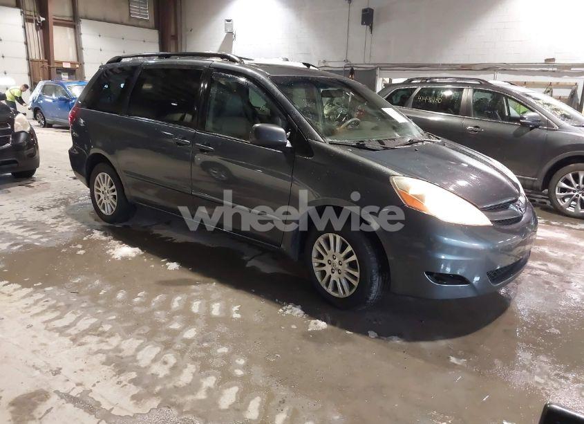 2009 Toyota Sienna XLE (VIN 5TDBK22C29S028110) main photo