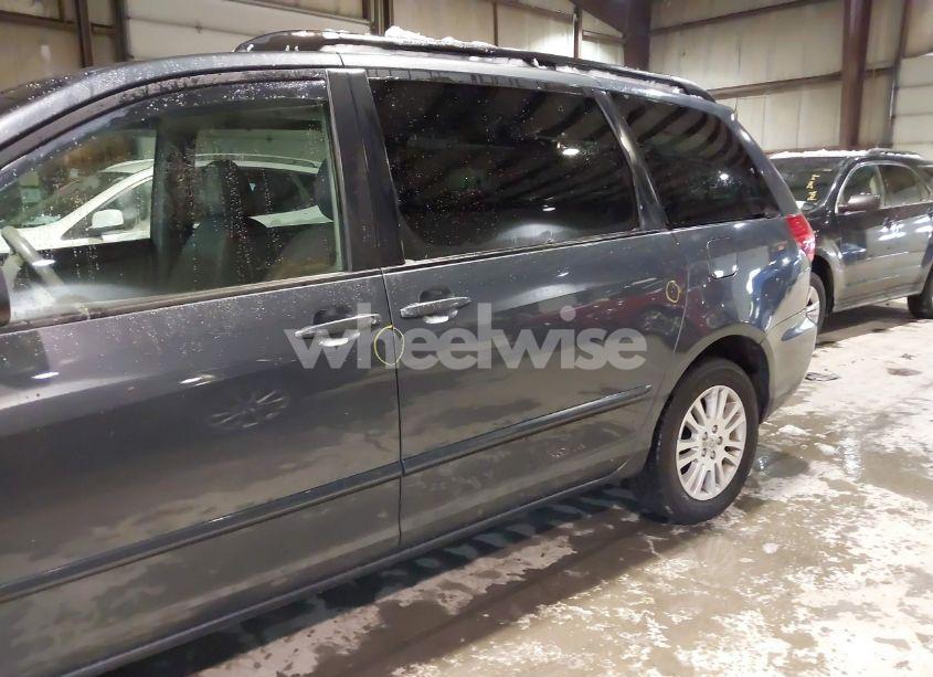 Photo 12 of 2009 Toyota Sienna XLE (VIN 5TDBK22C29S028110)