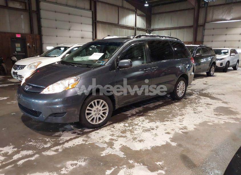 Photo 2 of 2009 Toyota Sienna XLE (VIN 5TDBK22C29S028110)