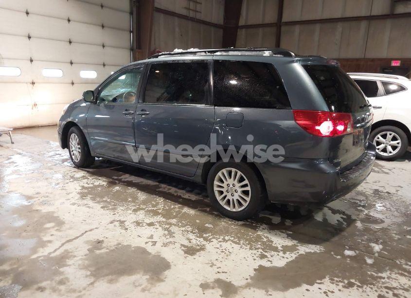 Photo 3 of 2009 Toyota Sienna XLE (VIN 5TDBK22C29S028110)