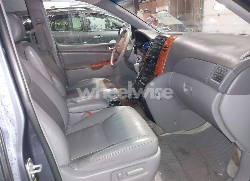 Photo 5 of 2009 Toyota Sienna XLE (VIN 5TDBK22C29S028110)