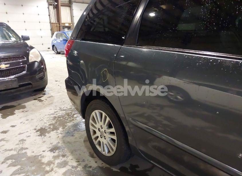 Photo 6 of 2009 Toyota Sienna XLE (VIN 5TDBK22C29S028110)