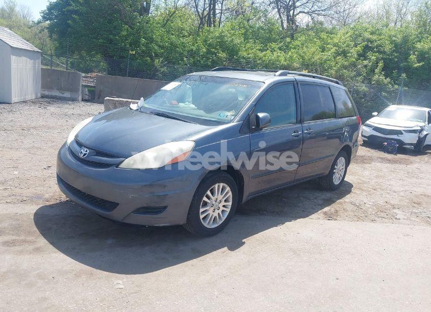 Photo 2 of 2008 Toyota Sienna XLE (VIN 5TDBK22C38S010150)