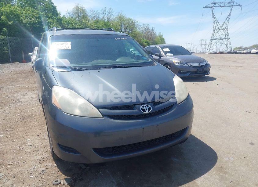 Photo 6 of 2008 Toyota Sienna XLE (VIN 5TDBK22C38S010150)