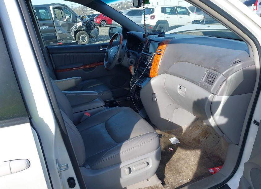 Photo 5 of 2008 Toyota Sienna LIMITED (VIN 5TDBK22C38S019589)