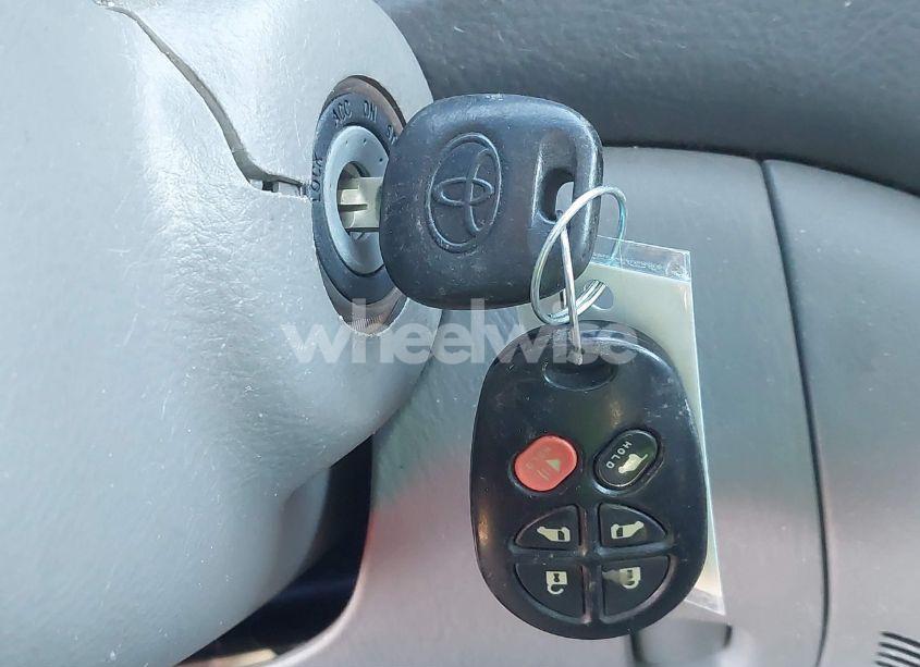 Photo 11 of 2007 Toyota Sienna XLE LIMITED (VIN 5TDBK22C57S003991)