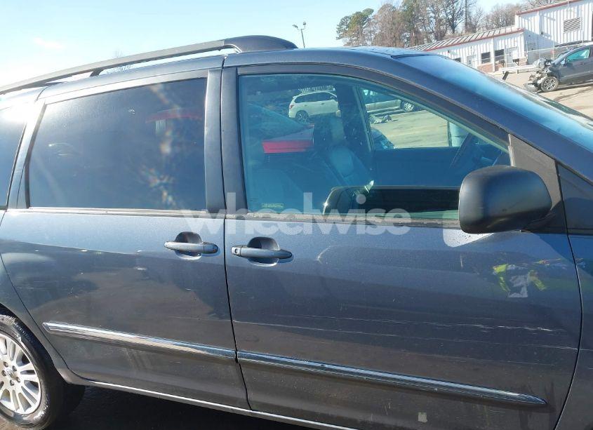 Photo 13 of 2007 Toyota Sienna XLE LIMITED (VIN 5TDBK22C57S003991)