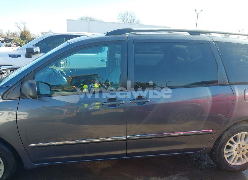 Photo 14 of 2007 Toyota Sienna XLE LIMITED (VIN 5TDBK22C57S003991)