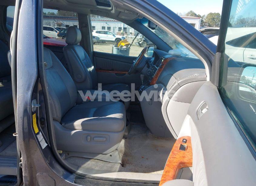 Photo 5 of 2007 Toyota Sienna XLE LIMITED (VIN 5TDBK22C57S003991)