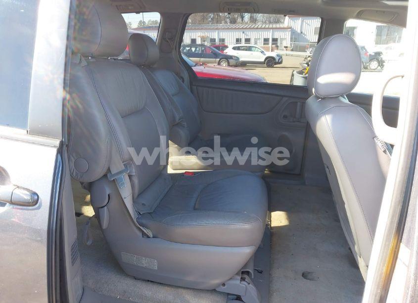 Photo 8 of 2007 Toyota Sienna XLE LIMITED (VIN 5TDBK22C57S003991)