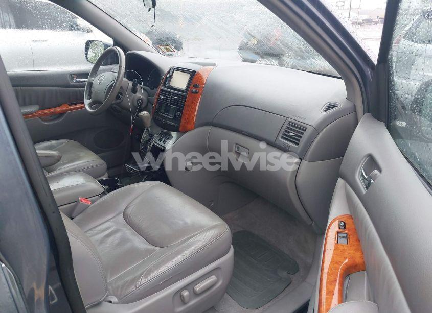 Photo 5 of 2008 Toyota Sienna XLE (VIN 5TDBK22C58S012904)
