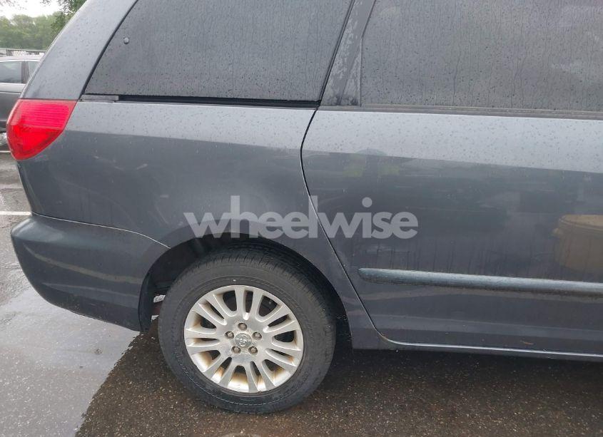 Photo 6 of 2008 Toyota Sienna XLE (VIN 5TDBK22C58S012904)