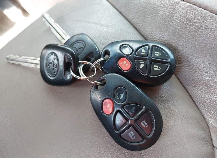 Photo 11 of 2008 Toyota Sienna LIMITED (VIN 5TDBK22C58S015155)