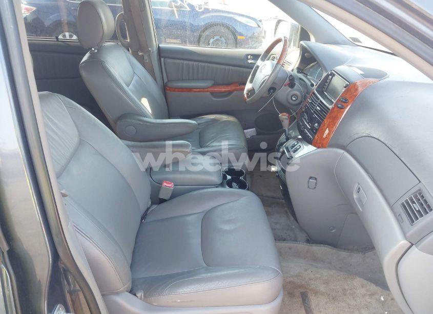 Photo 5 of 2008 Toyota Sienna LIMITED (VIN 5TDBK22C58S017861)