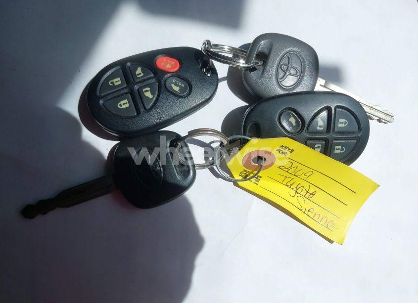 Photo 11 of 2009 Toyota Sienna XLE (VIN 5TDBK22C59S023466)