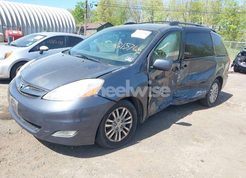 Photo 2 of 2009 Toyota Sienna XLE (VIN 5TDBK22C59S023466)