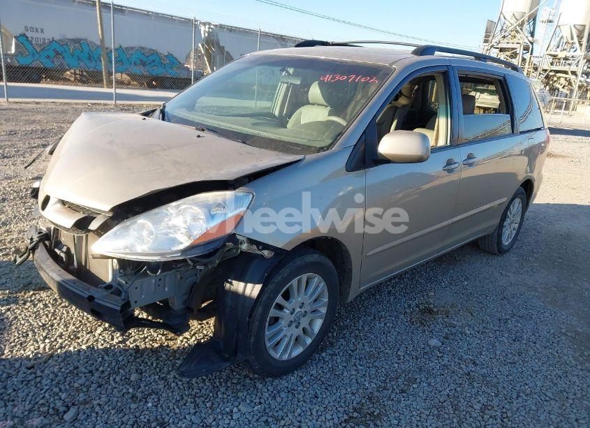 Photo 2 of 2007 Toyota Sienna XLE (VIN 5TDBK22C67S002848)