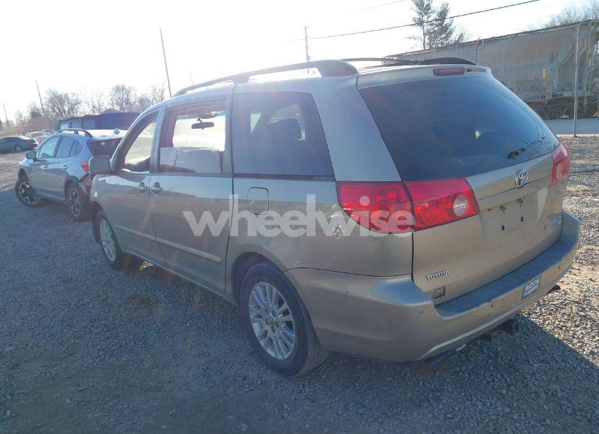 Photo 3 of 2007 Toyota Sienna XLE (VIN 5TDBK22C67S002848)