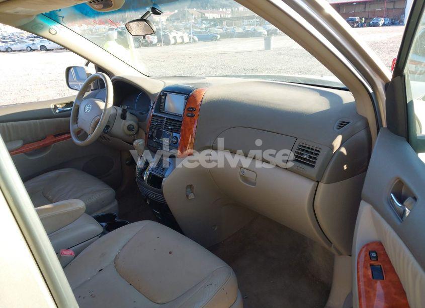 Photo 5 of 2007 Toyota Sienna XLE (VIN 5TDBK22C67S002848)