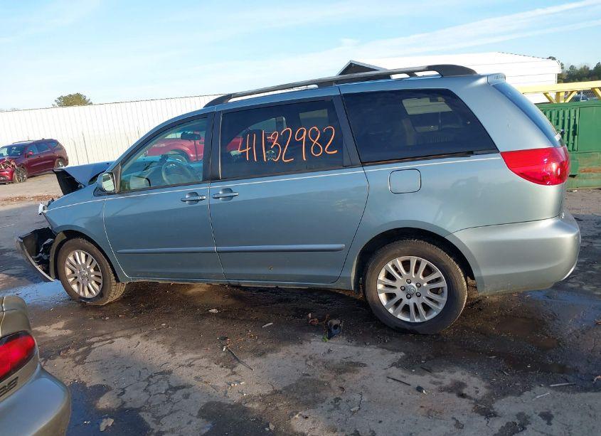 Photo 14 of 2009 Toyota Sienna XLE (VIN 5TDBK22C79S027096)