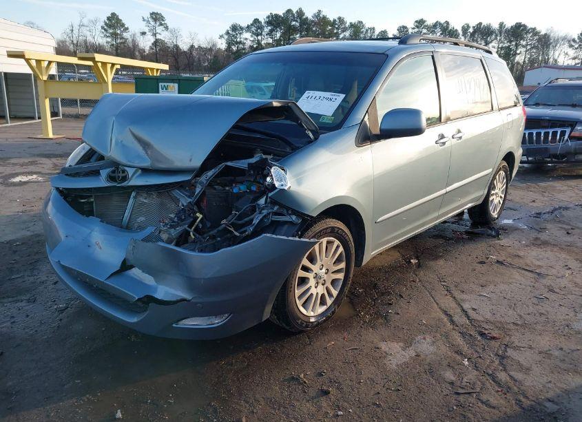 Photo 2 of 2009 Toyota Sienna XLE (VIN 5TDBK22C79S027096)