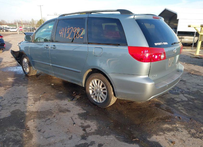 Photo 3 of 2009 Toyota Sienna XLE (VIN 5TDBK22C79S027096)