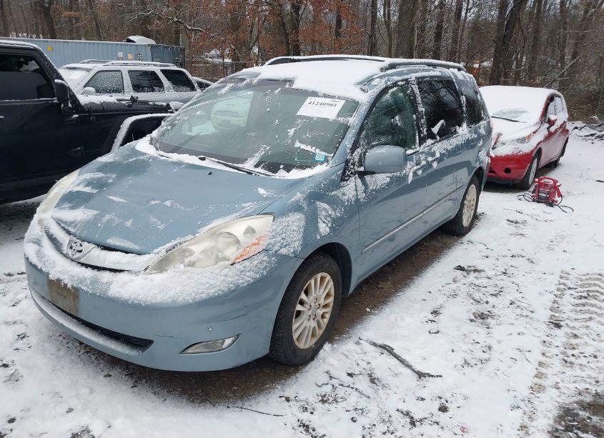 Photo 2 of 2007 Toyota Sienna XLE/XLE LIMITED (VIN 5TDBK22CX7S000360)