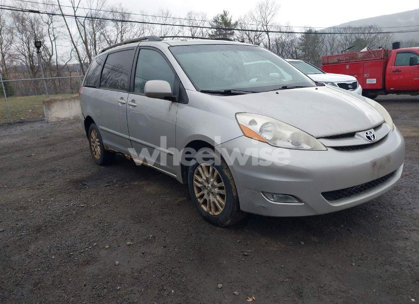2007 Toyota Sienna XLE (VIN 5TDBK22CX7S007888) main photo