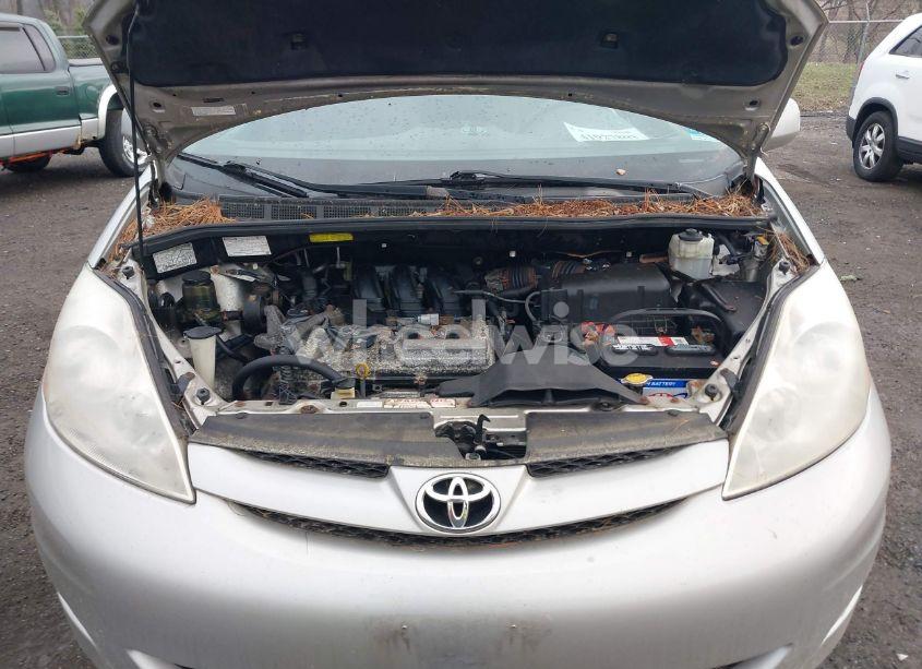 Photo 10 of 2007 Toyota Sienna XLE (VIN 5TDBK22CX7S007888)