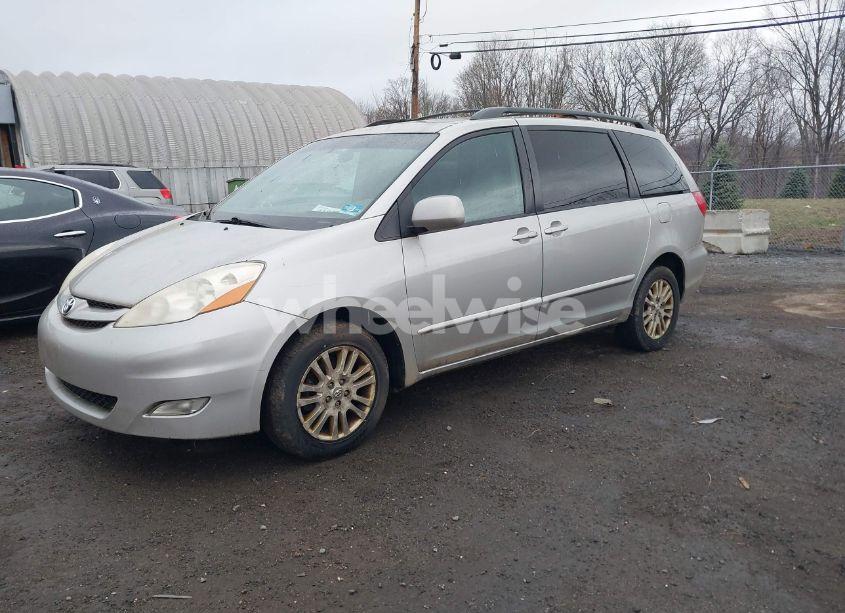 Photo 2 of 2007 Toyota Sienna XLE (VIN 5TDBK22CX7S007888)