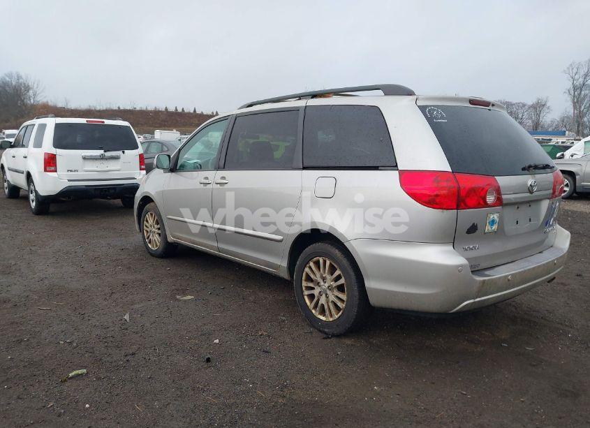 Photo 3 of 2007 Toyota Sienna XLE (VIN 5TDBK22CX7S007888)