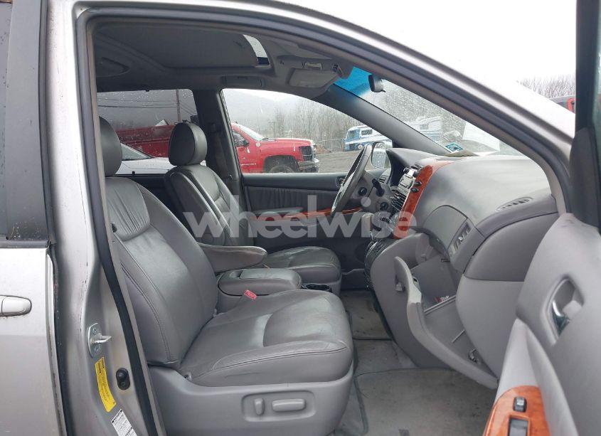 Photo 5 of 2007 Toyota Sienna XLE (VIN 5TDBK22CX7S007888)