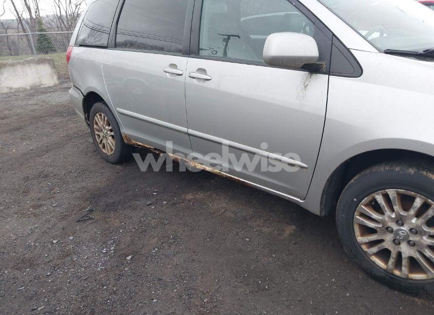 Photo 6 of 2007 Toyota Sienna XLE (VIN 5TDBK22CX7S007888)