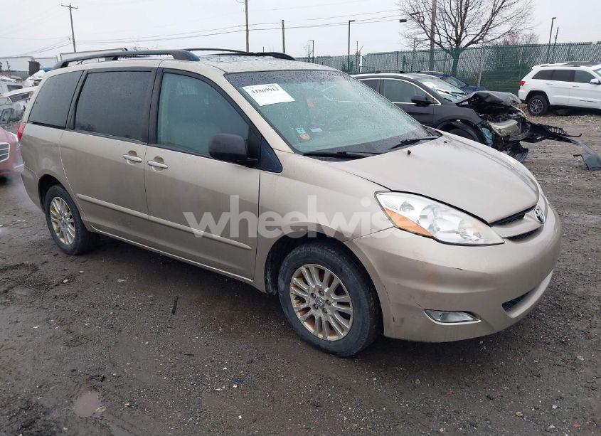 2007 Toyota Sienna XLE (VIN 5TDBK22CX7S008099) main photo