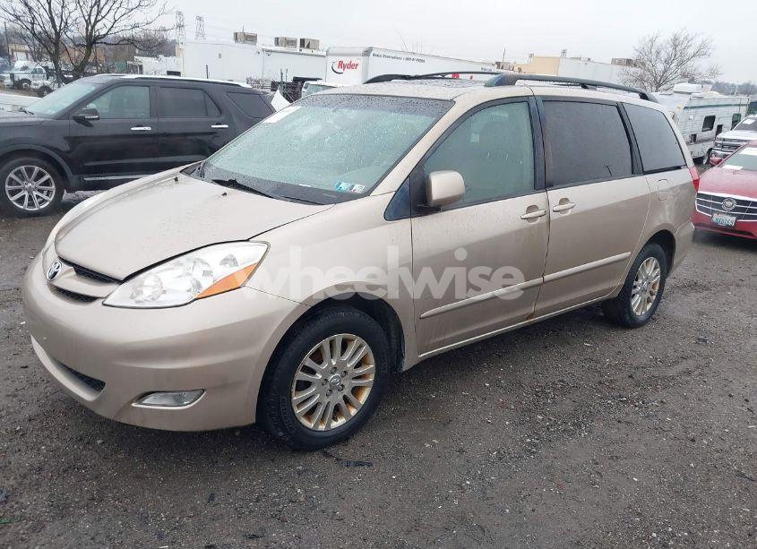 Photo 2 of 2007 Toyota Sienna XLE (VIN 5TDBK22CX7S008099)
