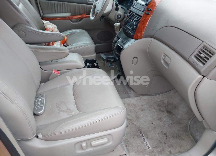 Photo 5 of 2007 Toyota Sienna XLE (VIN 5TDBK22CX7S008099)