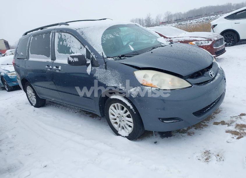 2009 Toyota Sienna LE (VIN 5TDBK23C09S025284) main photo