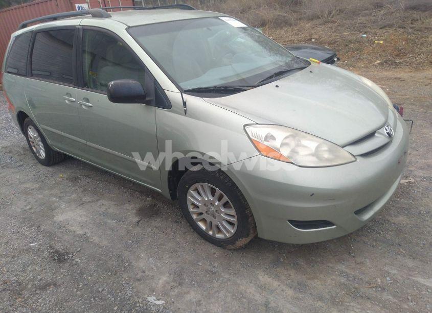 2008 Toyota Sienna LE (VIN 5TDBK23C18S019671) main photo