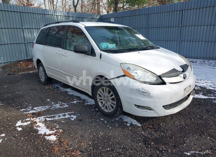 2008 Toyota Sienna LE (VIN 5TDBK23C28S012485) main photo