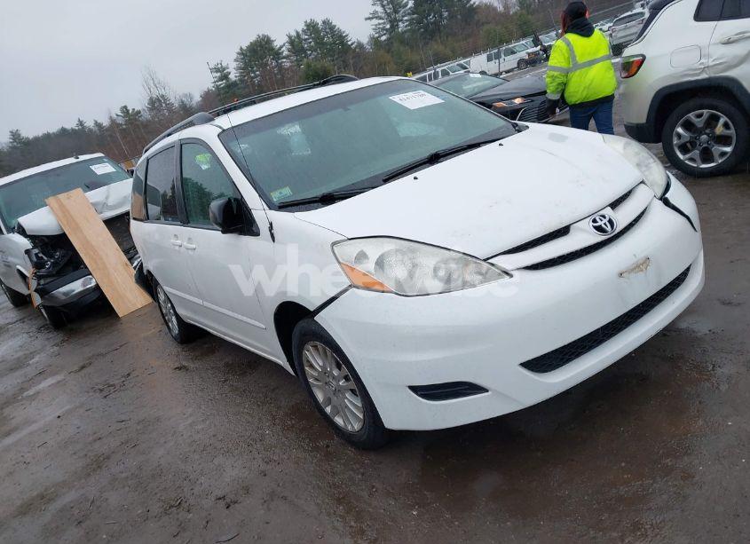 2009 Toyota Sienna LE (VIN 5TDBK23C29S025223) main photo