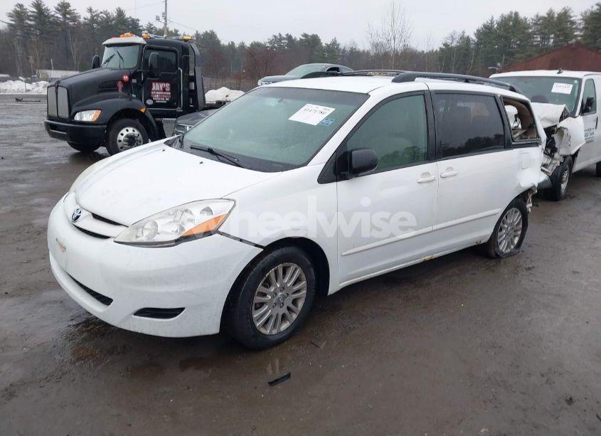 Photo 2 of 2009 Toyota Sienna LE (VIN 5TDBK23C29S025223)