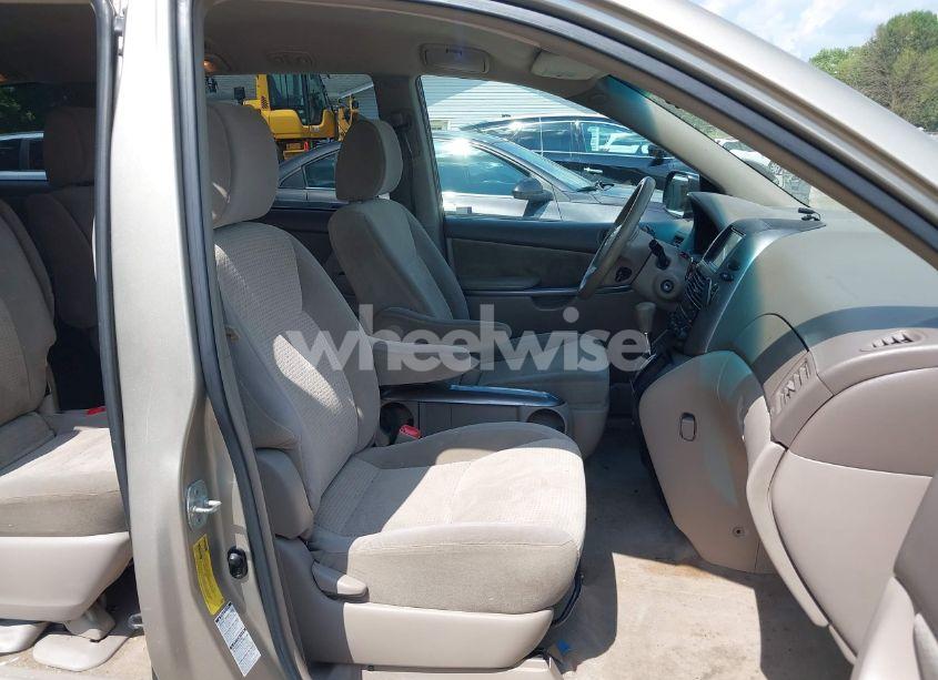 Photo 5 of 2009 Toyota Sienna LE (VIN 5TDBK23C29S027795)