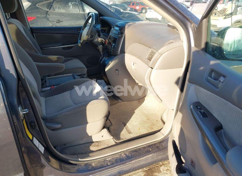 Photo 5 of 2008 Toyota Sienna LE (VIN 5TDBK23C48S020846)